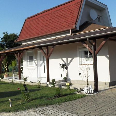 Ferienhaus Am Plattensee Balatonmáriafürdő エクステリア 写真