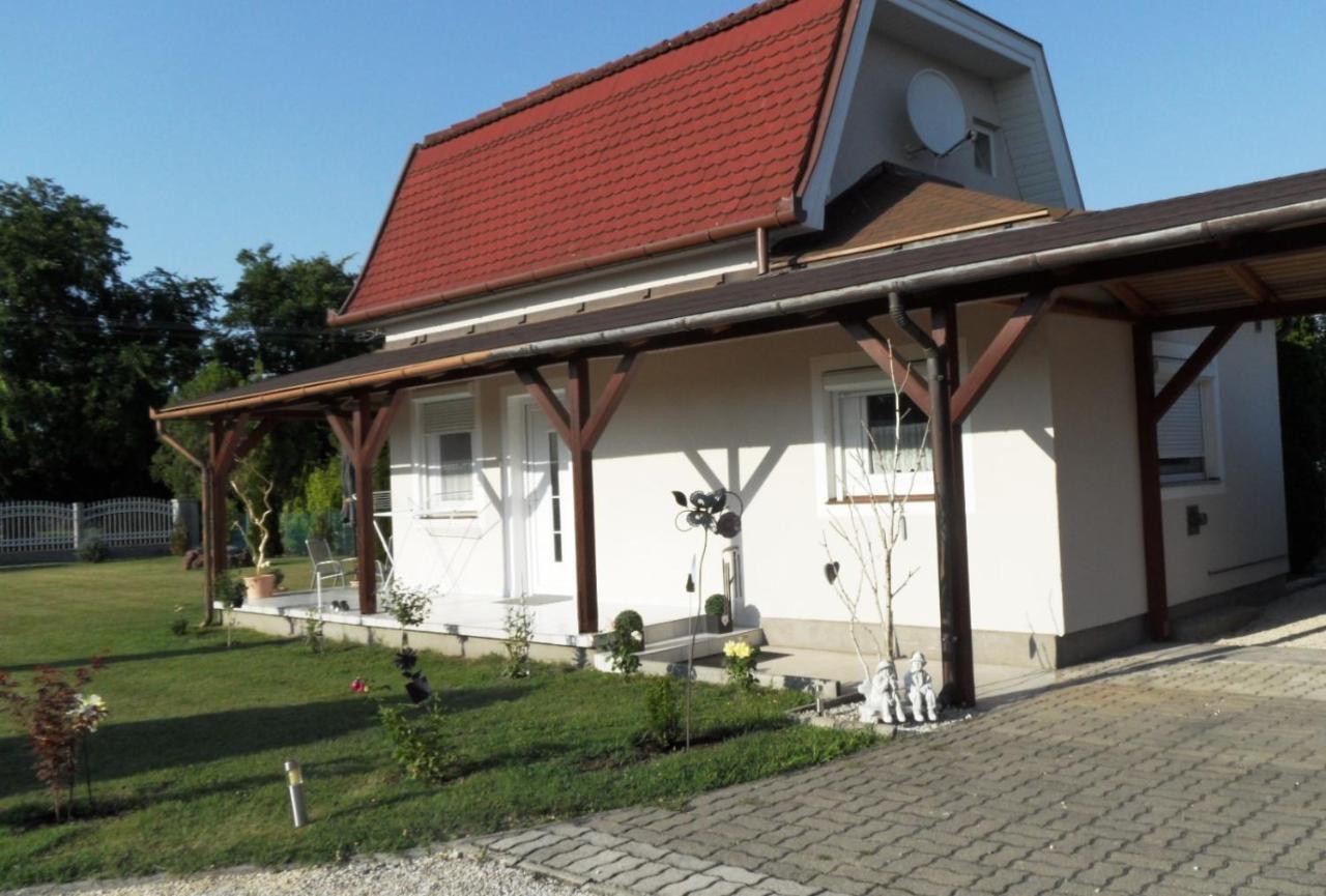 Ferienhaus Am Plattensee Balatonmáriafürdő エクステリア 写真
