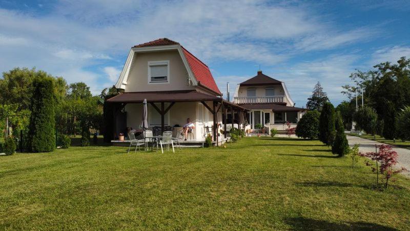 Ferienhaus Am Plattensee Balatonmáriafürdő エクステリア 写真