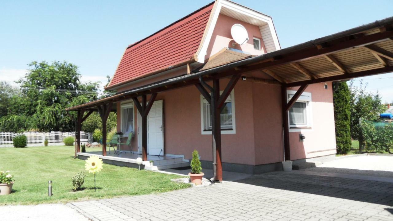 Ferienhaus Am Plattensee Balatonmáriafürdő エクステリア 写真