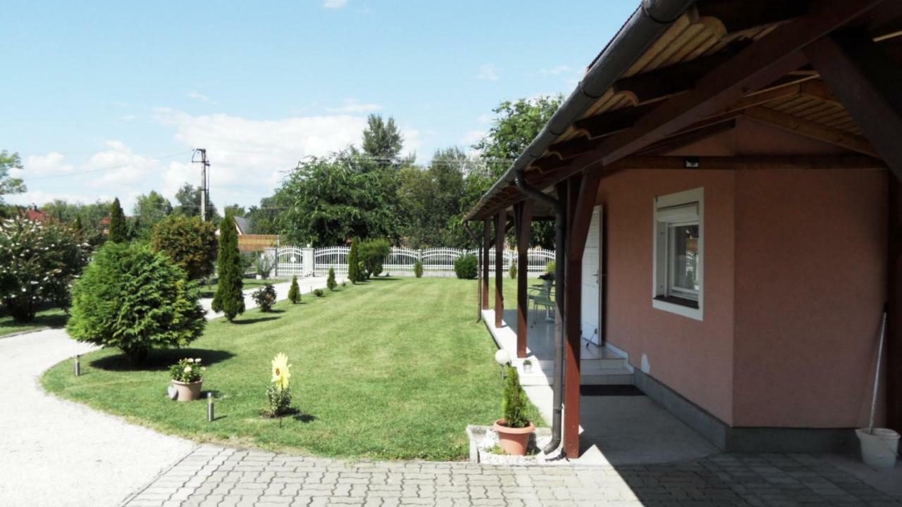 Ferienhaus Am Plattensee Balatonmáriafürdő エクステリア 写真