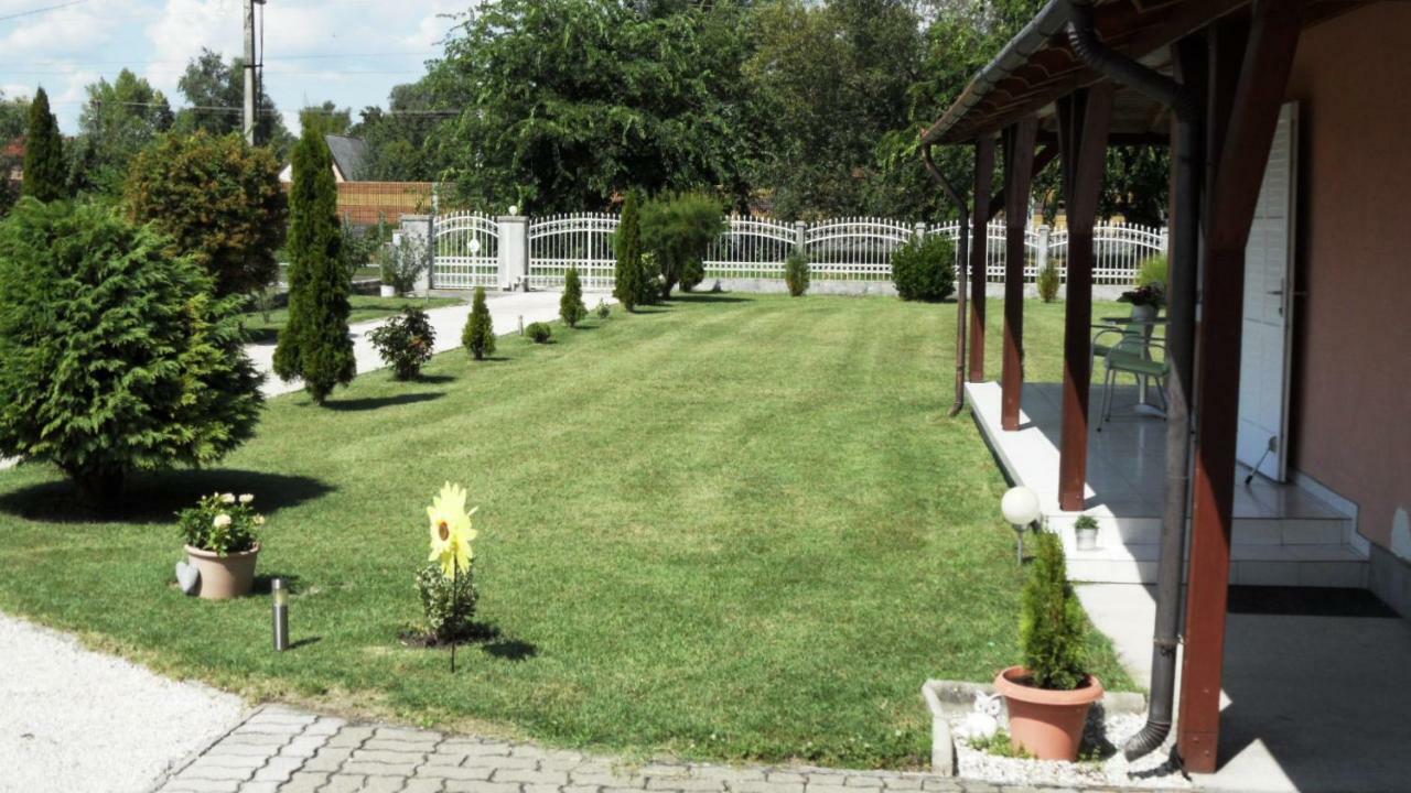Ferienhaus Am Plattensee Balatonmáriafürdő エクステリア 写真