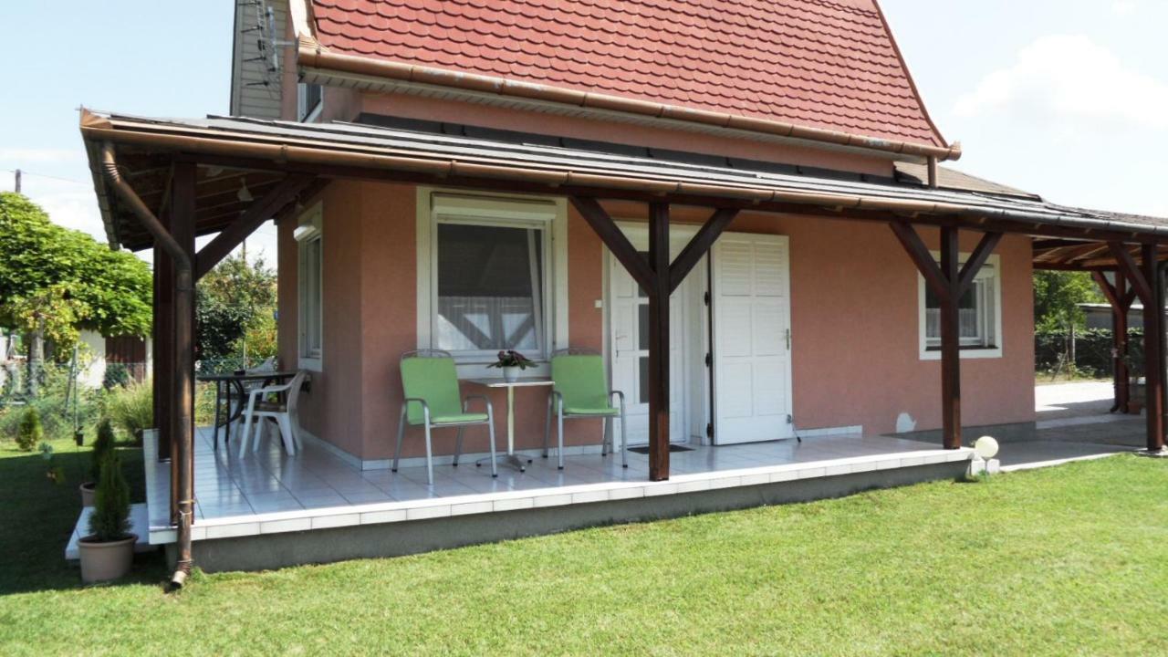 Ferienhaus Am Plattensee Balatonmáriafürdő エクステリア 写真
